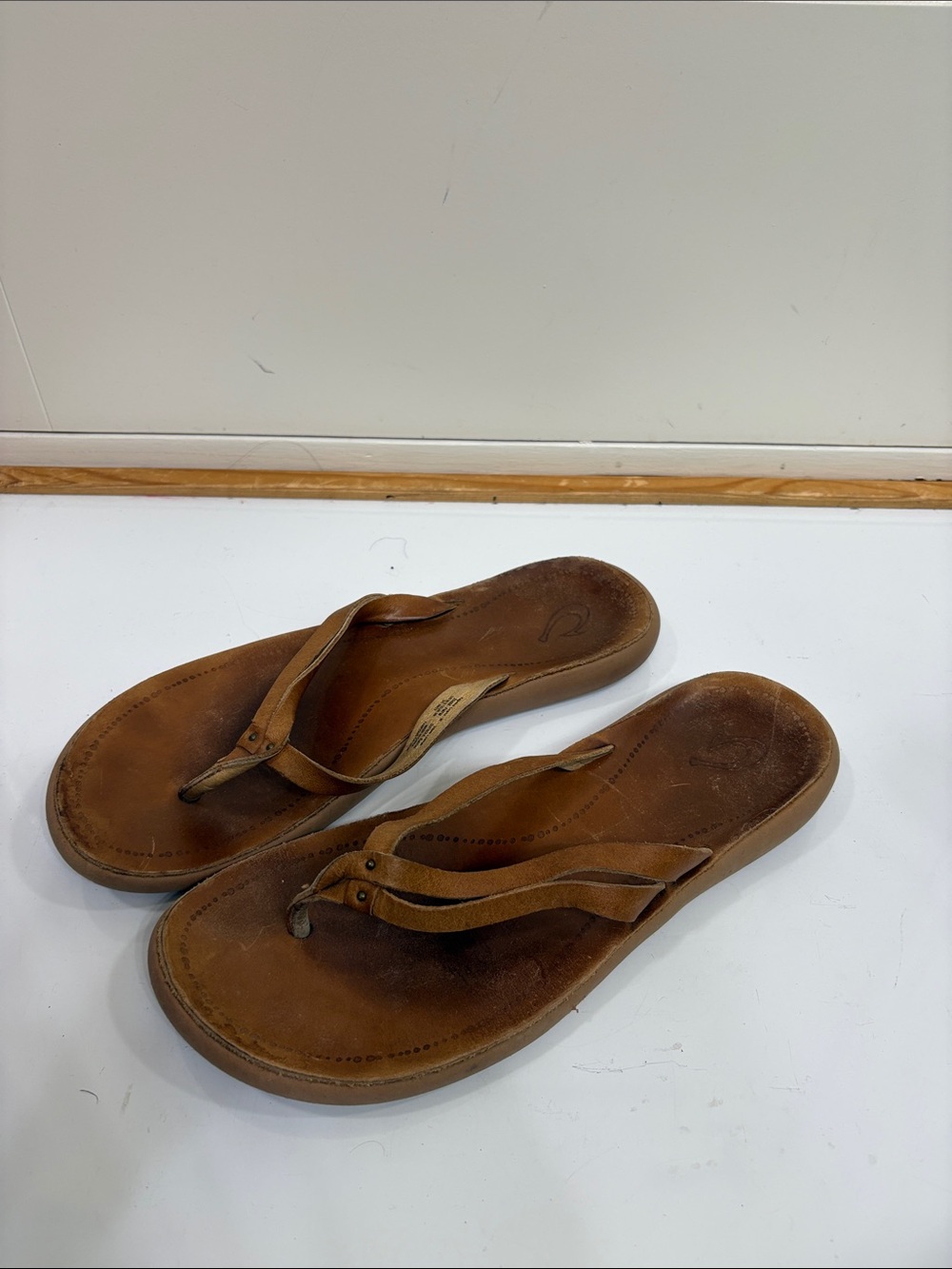 OluKai Brown Leather Women's Flip Flop Sandals - Picture 2 of 6